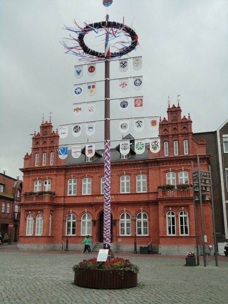 Rathaus Heiligenhafen, Stadtbesichtung auf dem Segeltörn Ostsee